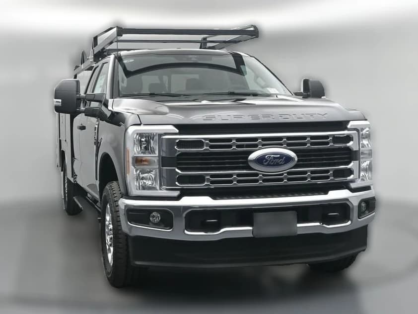 Ford Super Duty F-350 SRW XLT 4WD SuperCab 8' Box 2026 — side view