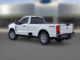 Ford Super Duty F-250 SRW XLT 4WD Reg Cab 8' Box