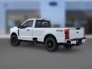 Ford Super Duty F-250 SRW XL 4WD Reg Cab 8' Box