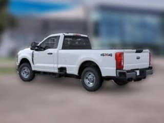 Ford Super Duty F-250 SRW XL 4WD Reg Cab 8' Box