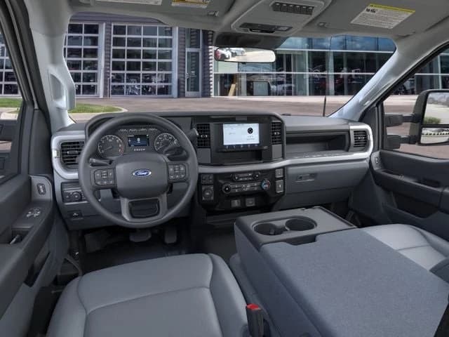 Ford Super Duty F-250 SRW XL 4WD Reg Cab 8' Box 2025 — side view