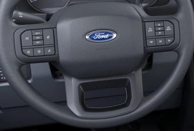 Ford Super Duty F-250 SRW XL 4WD Reg Cab 8' Box 2025 — side view