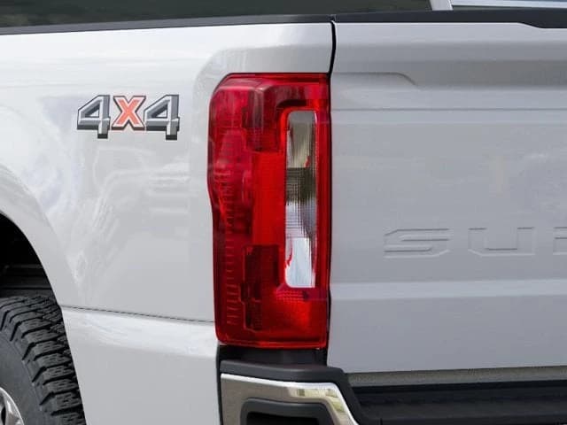 Ford Super Duty F-250 SRW XLT 4WD Reg Cab 8' Box 2027 — side view