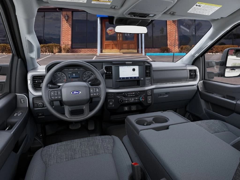 Ford Super Duty F-250 SRW XLT 4WD Reg Cab 8' Box 2027 — side view