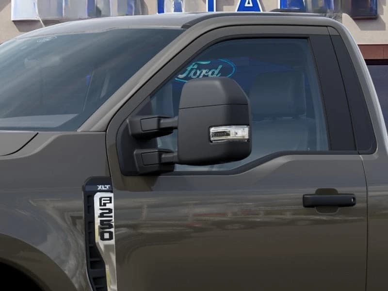 Ford Super Duty F-250 SRW XLT 4WD Reg Cab 8' Box 2027 — side view