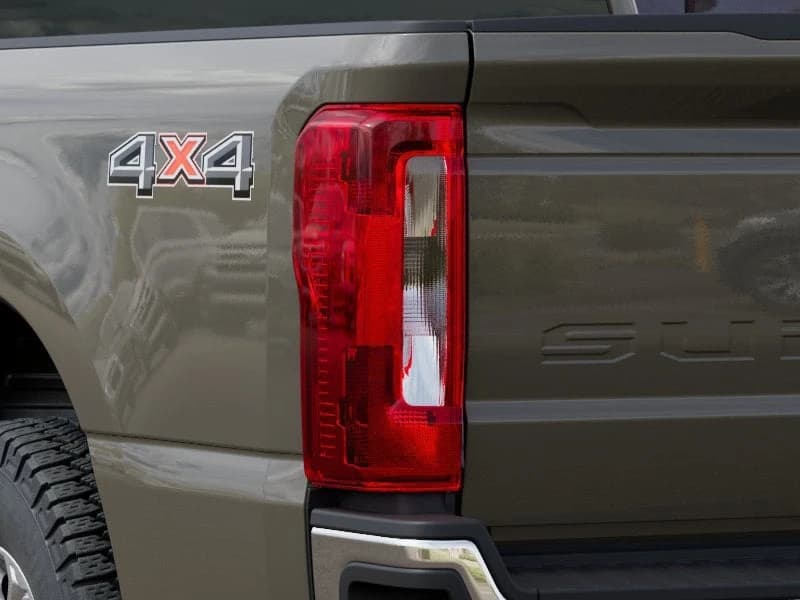 Ford Super Duty F-250 SRW XLT 4WD Reg Cab 8' Box 2027 — side view