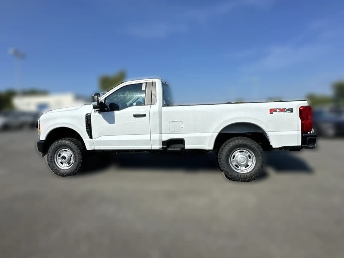 Ford Super Duty F-250 SRW XL 4WD Reg Cab 8' Box 2027 — side view