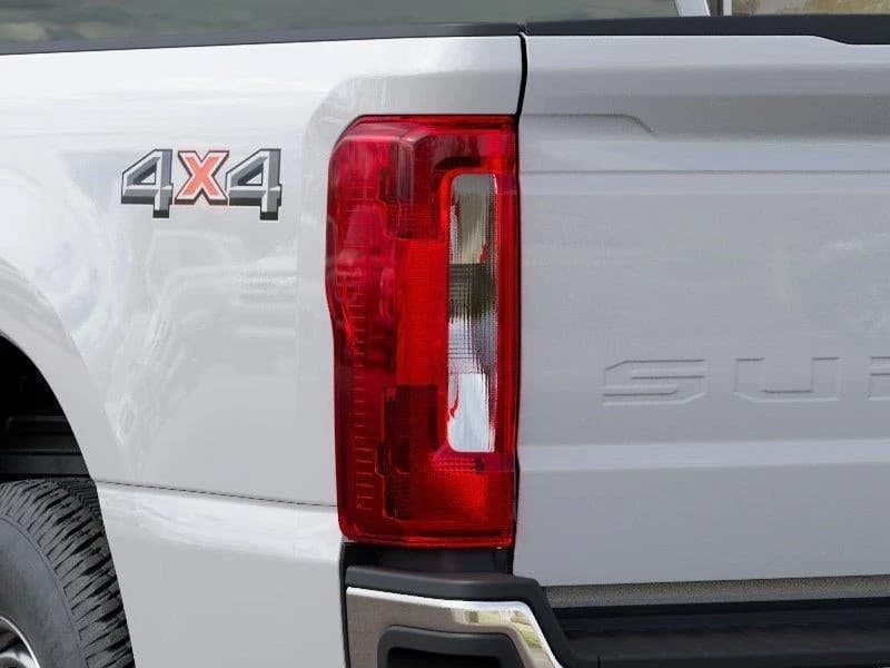 Ford Super Duty F-250 SRW XL 4WD Reg Cab 8' Box 2027 — side view