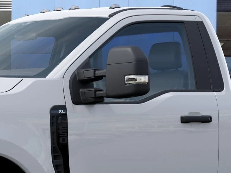 Ford Super Duty F-250 SRW XL 4WD Reg Cab 8' Box 2027 — side view