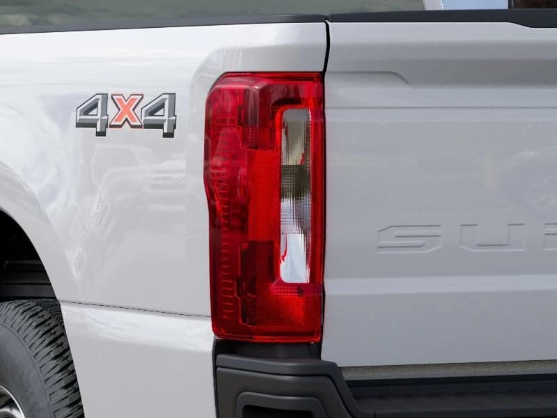 Ford Super Duty F-250 SRW XL 4WD Reg Cab 8' Box 2027 — side view