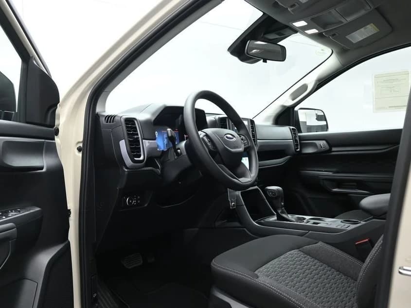 Ford Ranger XL 2WD SuperCrew 5' Box 2025 — side view