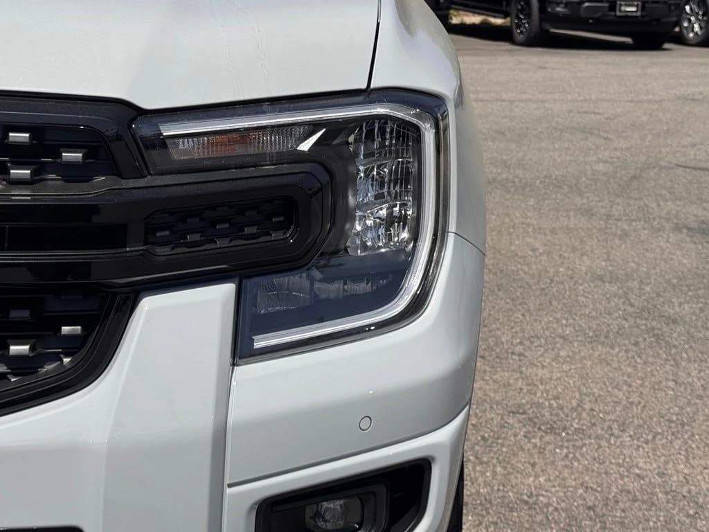 Ford Ranger XLT 4WD SuperCrew 5' Box 2026 — side view