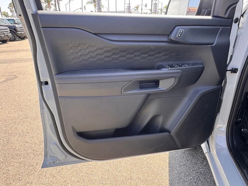 Ford Ranger XLT 4WD SuperCrew 5' Box 2026 — side view