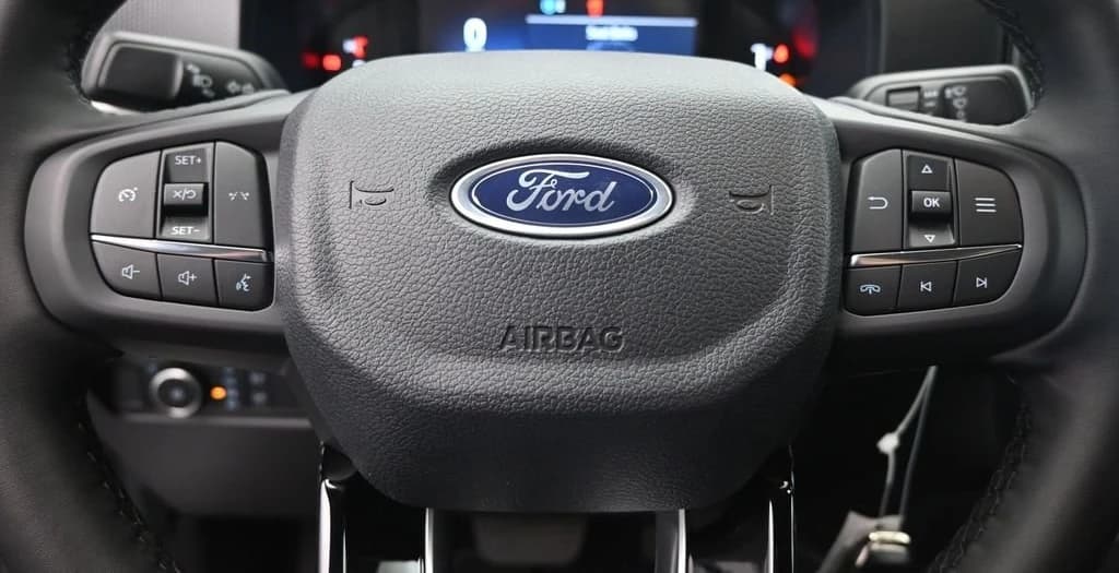 Ford Ranger XLT 4WD SuperCrew 5' Box 2026 — side view