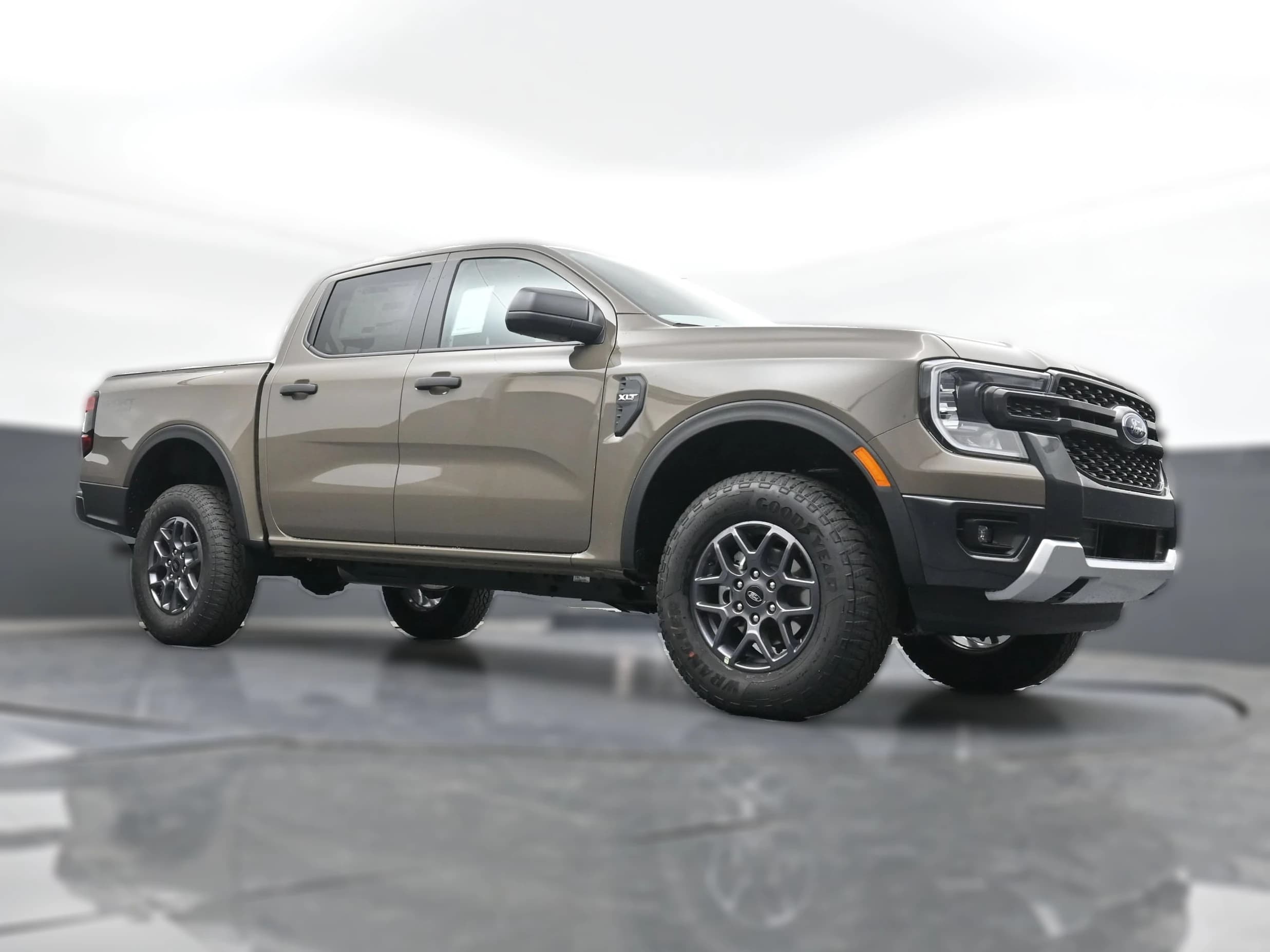 Ford Ranger XLT 4WD SuperCrew 5' Box 2026 — side view