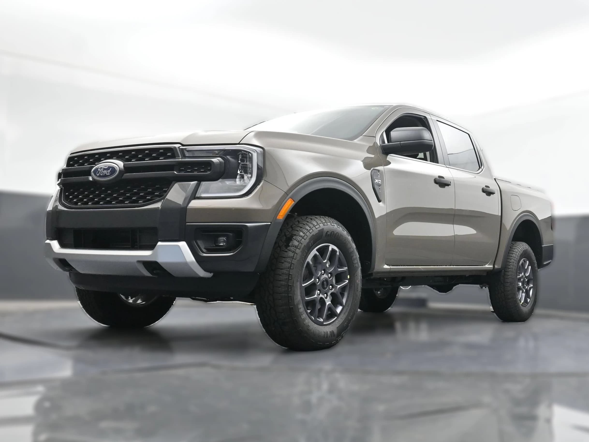 Ford Ranger XLT 4WD SuperCrew 5' Box 2026 — side view