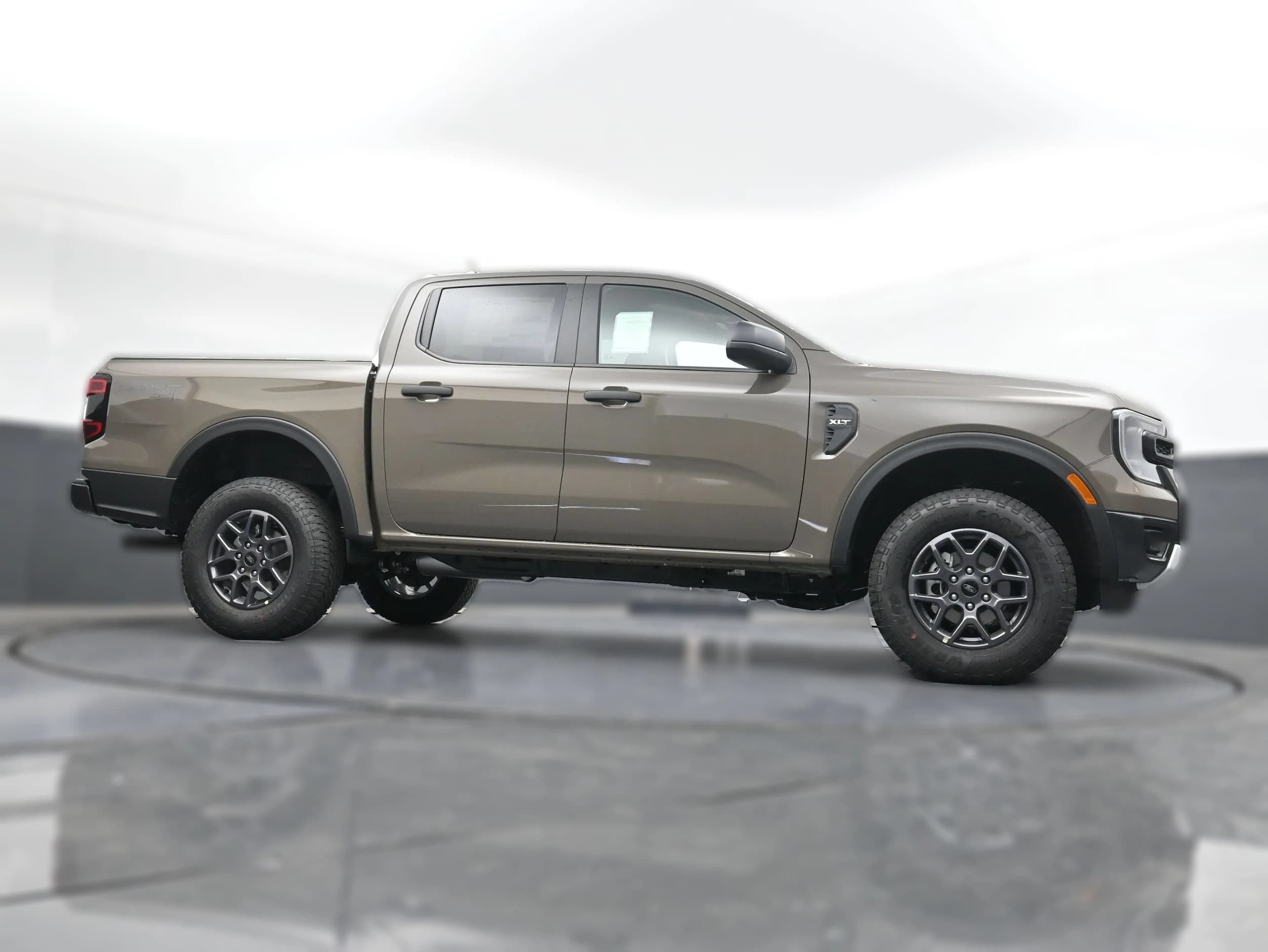 Ford Ranger XLT 4WD SuperCrew 5' Box 2026 — side view