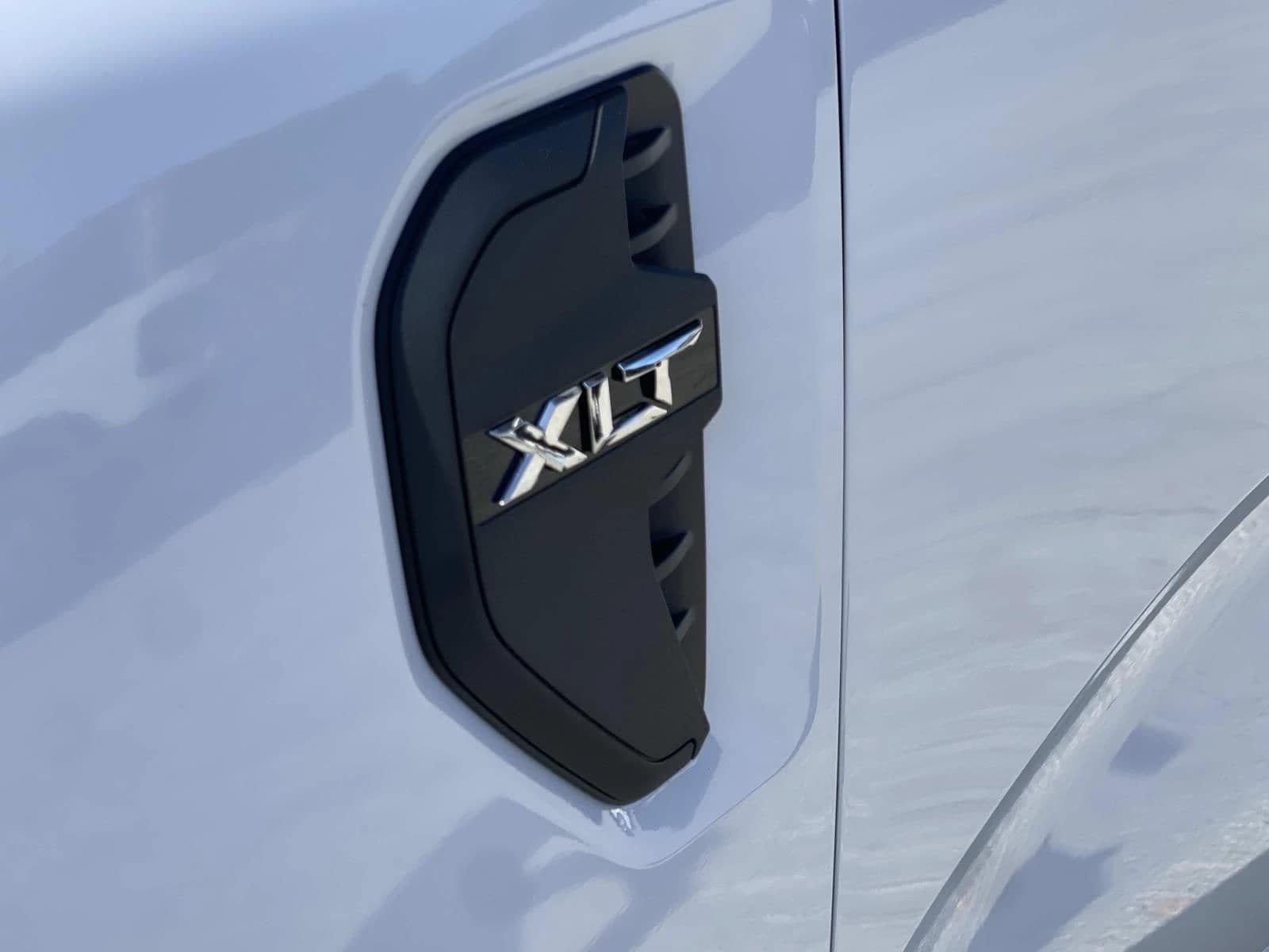 Ford Ranger XLT 4WD SuperCrew 5' Box 2026 — side view
