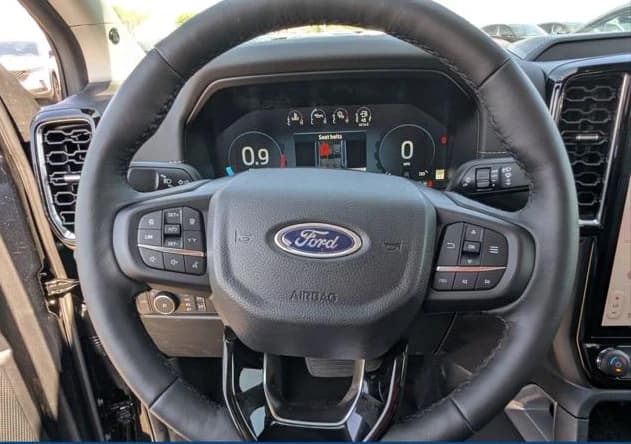 Ford Ranger LARIAT 2WD SuperCrew 5' Box 2025 — side view