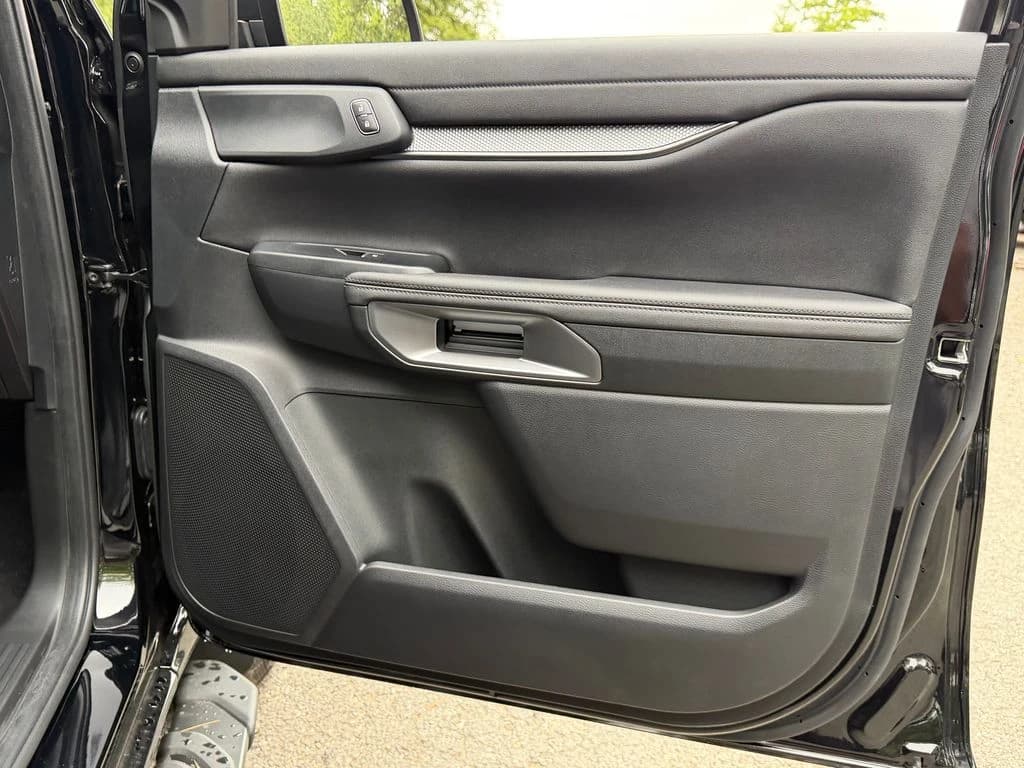 Ford Ranger LARIAT 4WD SuperCrew 5' Box 2026 — side view