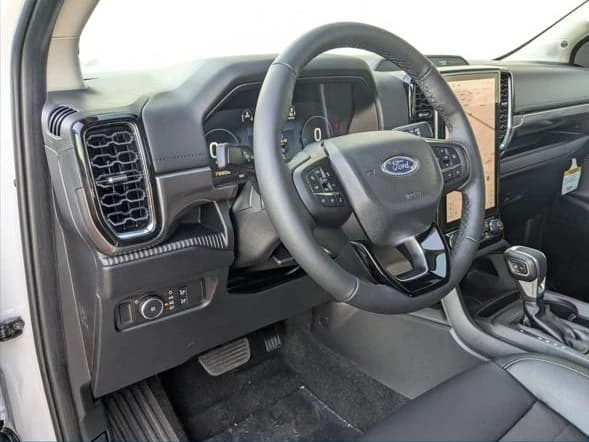 Ford Ranger LARIAT 4WD SuperCrew 5' Box 2025 — side view
