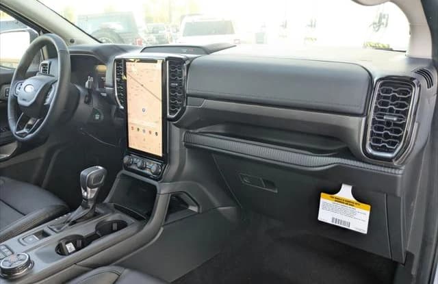 Ford Ranger LARIAT 4WD SuperCrew 5' Box 2025 — side view