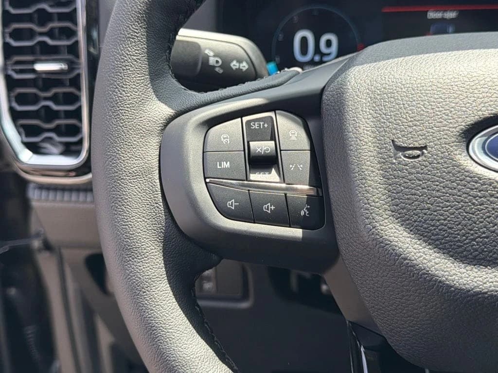 Ford Ranger LARIAT 4WD SuperCrew 5' Box 2026 — side view