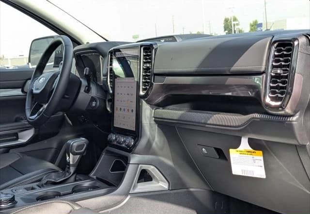 Ford Ranger LARIAT 4WD SuperCrew 5' Box 2025 — side view