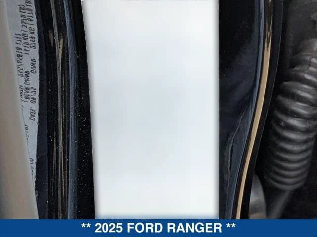 Ford Ranger LARIAT 4WD SuperCrew 5' Box 2025 — side view