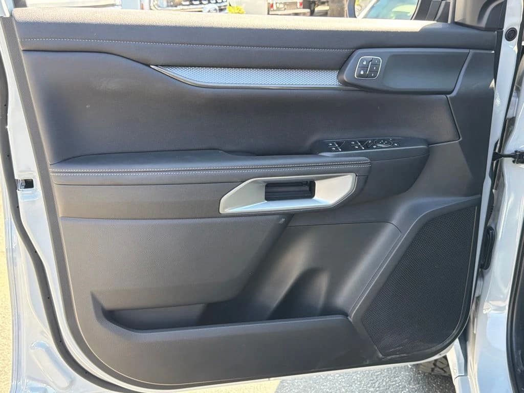 Ford Ranger LARIAT 4WD SuperCrew 5' Box 2026 — side view