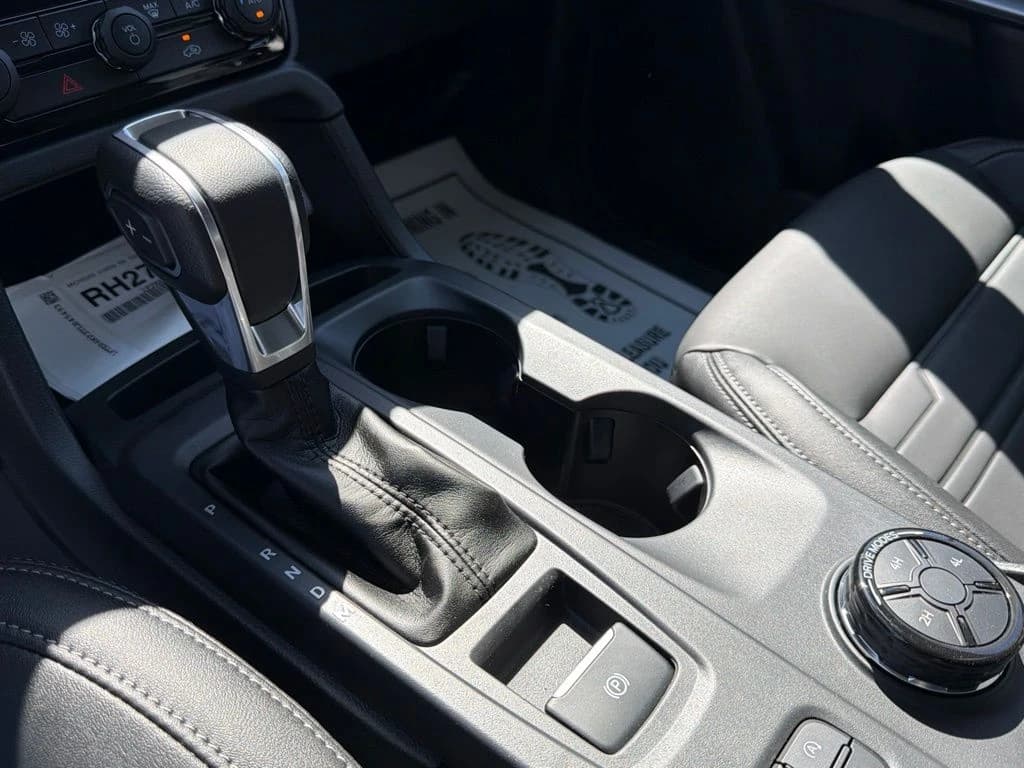 Ford Ranger LARIAT 4WD SuperCrew 5' Box 2026 — side view
