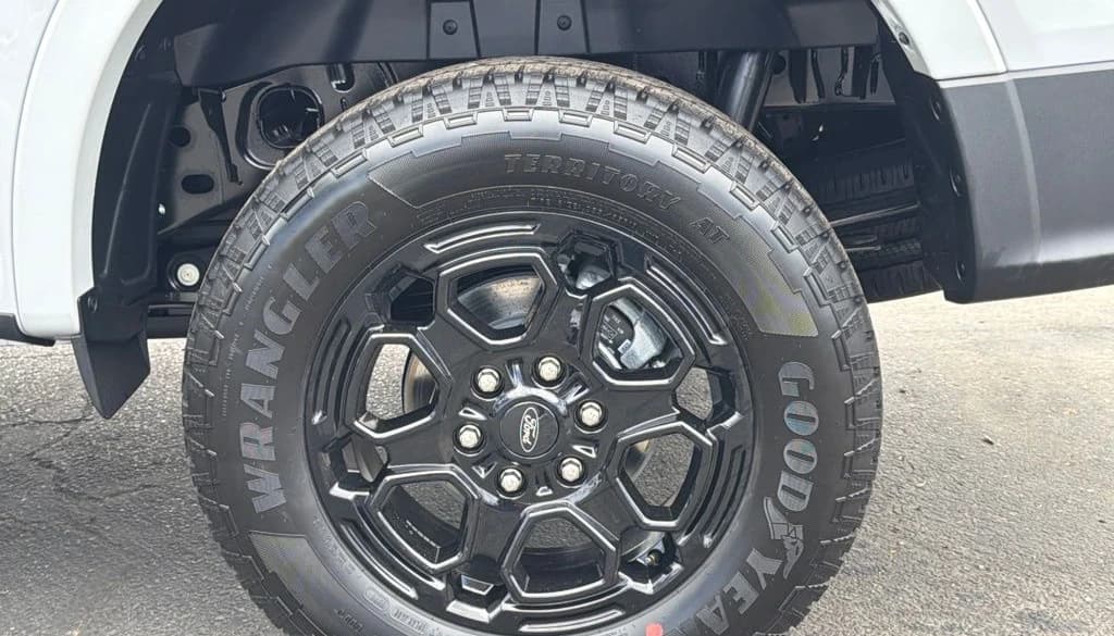 Ford Ranger LARIAT 4WD SuperCrew 5' Box 2026 — side view