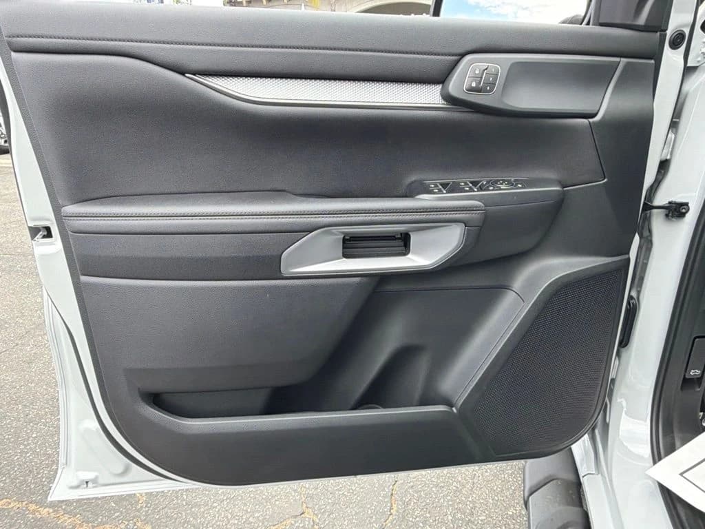Ford Ranger LARIAT 4WD SuperCrew 5' Box 2026 — side view
