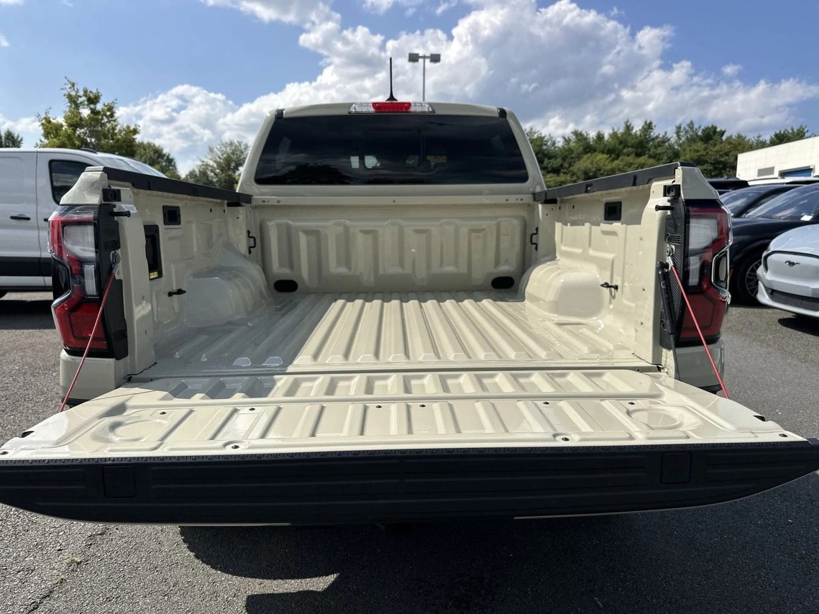 Ford Ranger Raptor 4WD SuperCrew 5' Box 2026 — side view