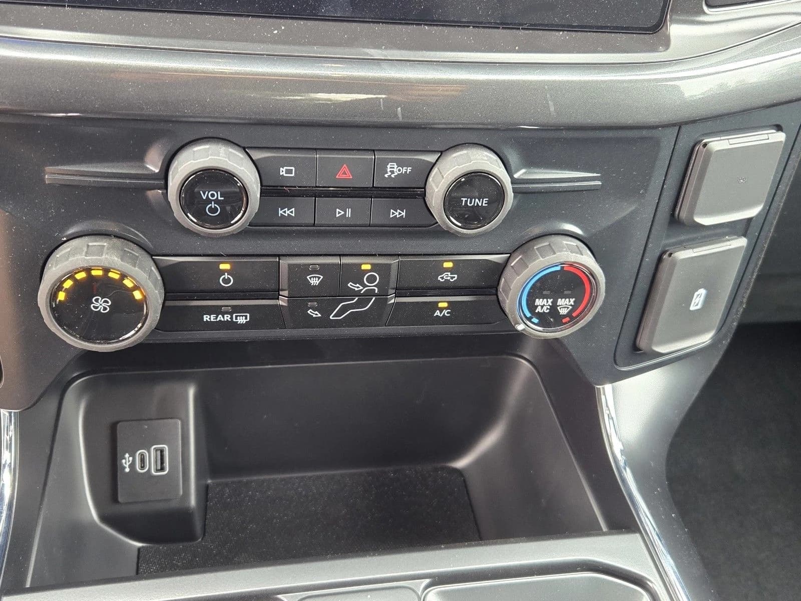 Ford F-150 STX 2WD SuperCrew 5.5' Box 2026 — side view