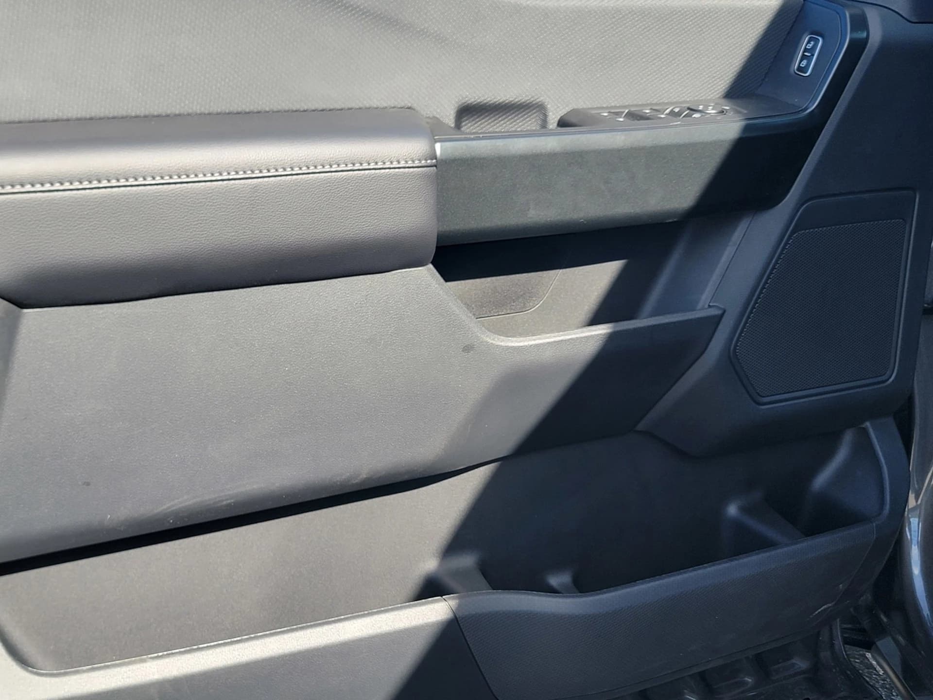 Ford F-150 STX 2WD SuperCrew 5.5' Box 2026 — side view