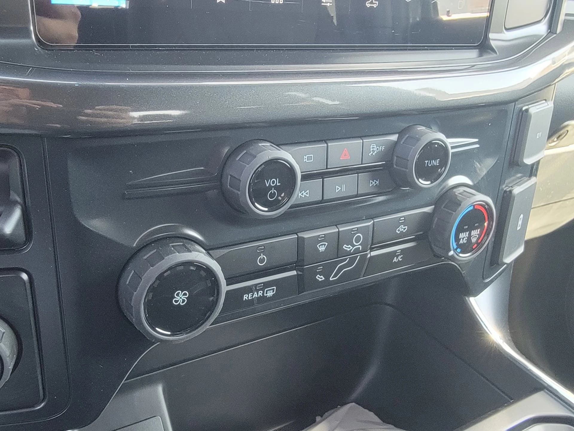 Ford F-150 STX 2WD SuperCrew 5.5' Box 2026 — side view