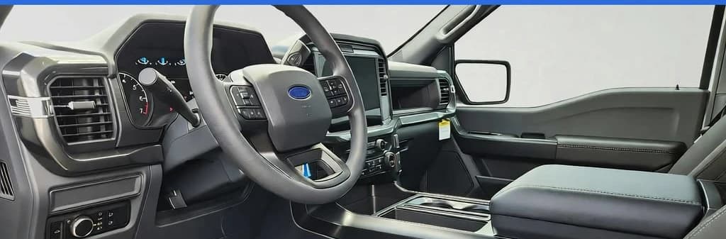 Ford F-150 STX 2WD SuperCrew 5.5' Box 2026 — side view
