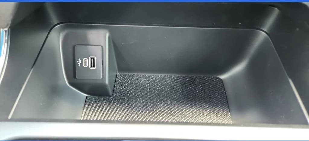 Ford F-150 STX 2WD SuperCrew 5.5' Box 2026 — side view