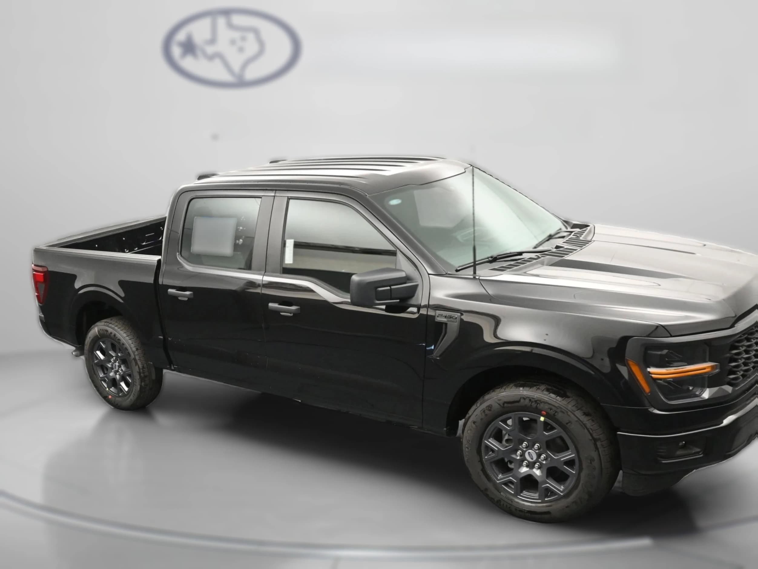 Ford F-150 STX 2WD SuperCrew 5.5' Box 2026 — side view