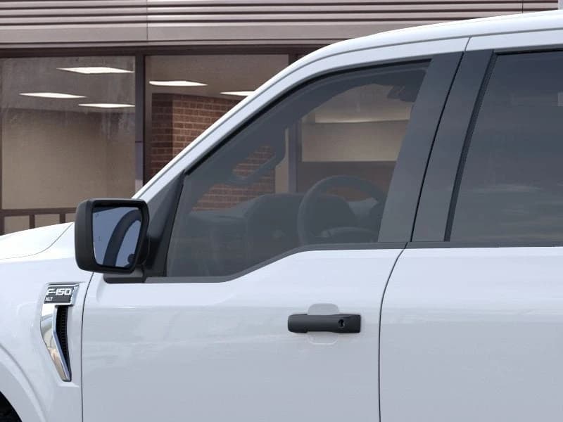 Ford F-150 XLT 4WD SuperCrew 5.5' Box 2026 — side view