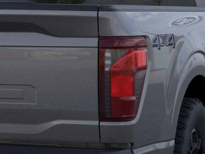 Ford F-150 XLT 4WD SuperCrew 5.5' Box 2026 — side view