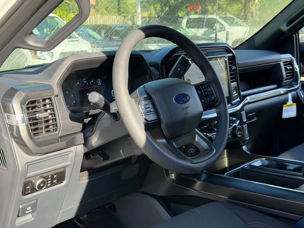 Ford F-150 STX 4WD SuperCab 6.5' Box 2026 — side view