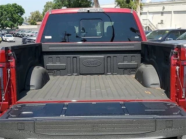 Ford F-150 Raptor 4WD SuperCrew 5.5' Box 2025 — side view