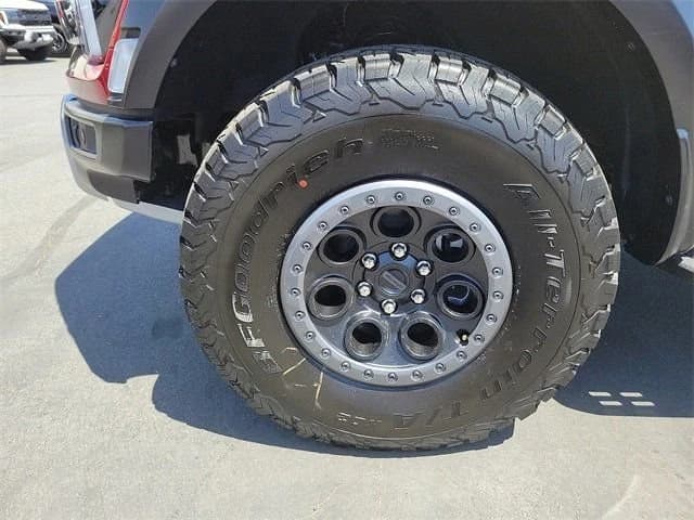 Ford F-150 Raptor 4WD SuperCrew 5.5' Box 2025 — side view