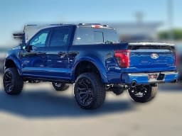 Ford F-150 XLT 4WD SuperCrew 5.5' Box 2025 — side view