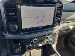 Ford F-150 XLT 4WD SuperCrew 5.5' Box 2025 — side view