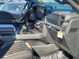 Ford F-150 XLT 4WD SuperCrew 5.5' Box 2025 — side view