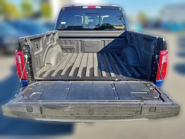 Ford F-150 XLT 4WD SuperCrew 5.5' Box 2025 — side view