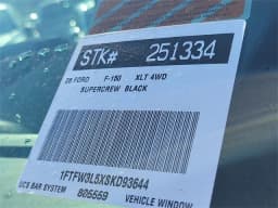 Ford F-150 XLT 4WD SuperCrew 5.5' Box 2025 — side view